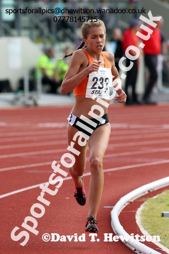 Girls under-15s 800 metres, Northern Under-13s, U-15s and 17s Championships. Photo: David T. Hewitson/Sports for All Pics